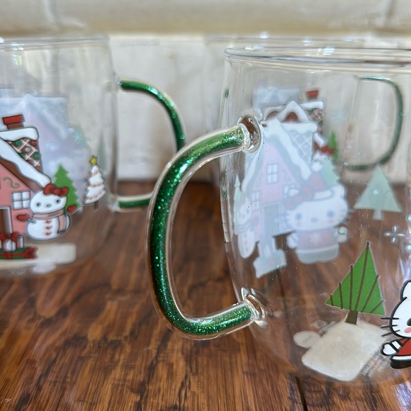 Hello Kitty Snowy Christmas Glass with glittered handle - Picture 3 of 4